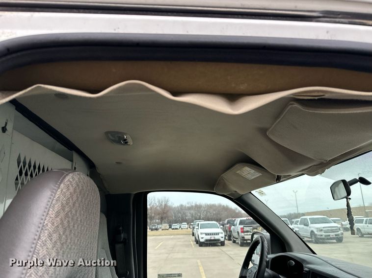 image for item NI9665 2005 Chevrolet Express 2500 van