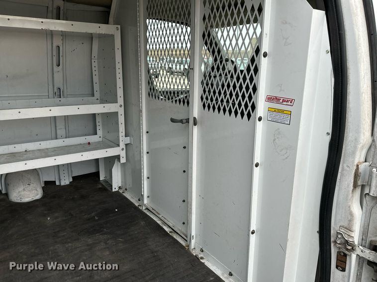 image for item NI9665 2005 Chevrolet Express 2500 van