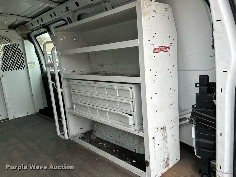 image for item NI9665 2005 Chevrolet Express 2500 van