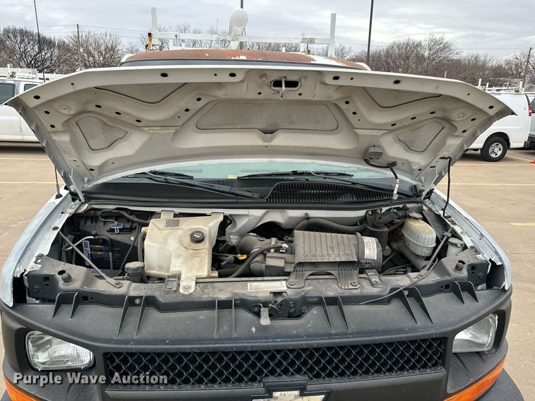 image for item NI9665 2005 Chevrolet Express 2500 van