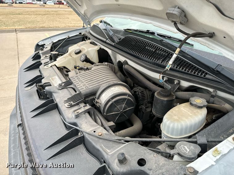 image for item NI9665 2005 Chevrolet Express 2500 van
