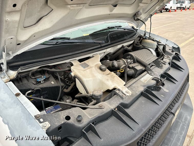 image for item NI9665 2005 Chevrolet Express 2500 van