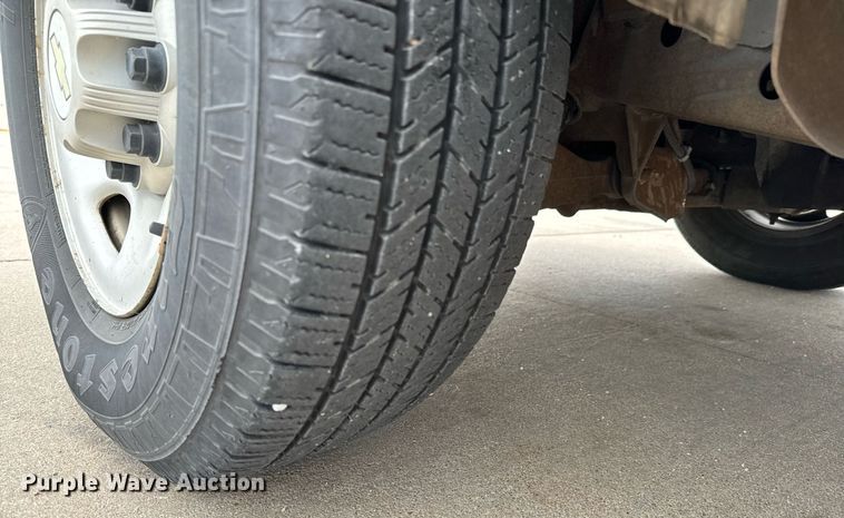 image for item NI9665 2005 Chevrolet Express 2500 van