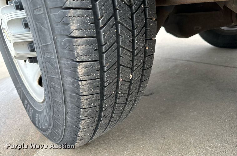 image for item NI9665 2005 Chevrolet Express 2500 van