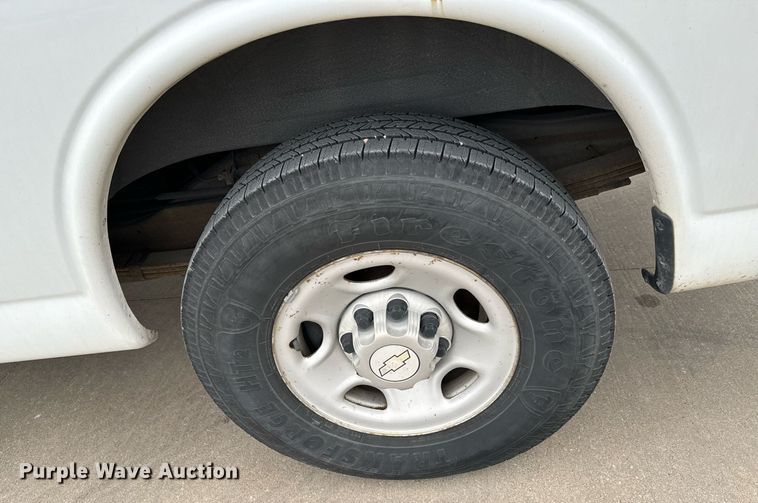 image for item NI9665 2005 Chevrolet Express 2500 van