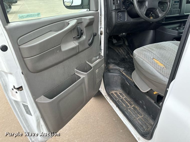 image for item NI9666 2007 Chevrolet  Express 2500 van