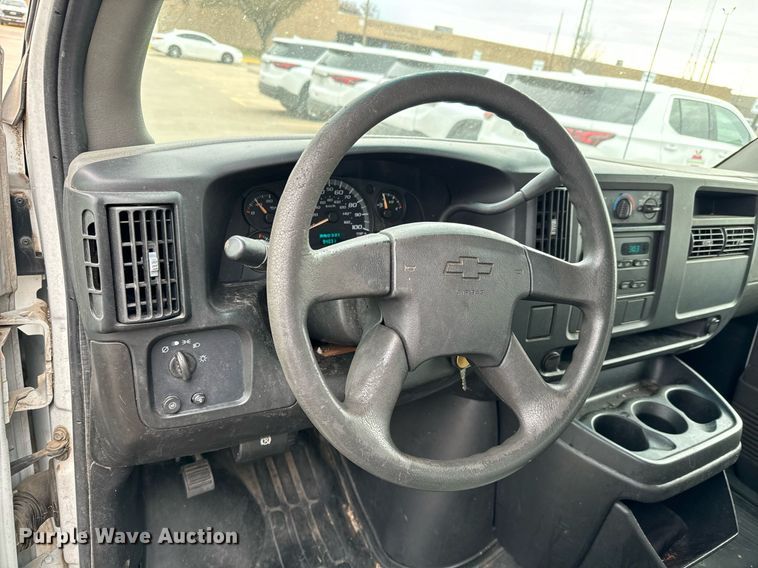 image for item NI9666 2007 Chevrolet  Express 2500 van