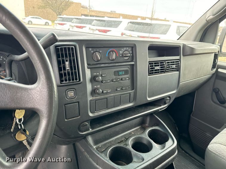image for item NI9666 2007 Chevrolet  Express 2500 van