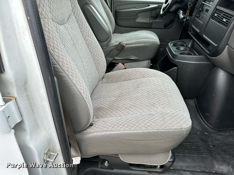 image for item NI9666 2007 Chevrolet  Express 2500 van