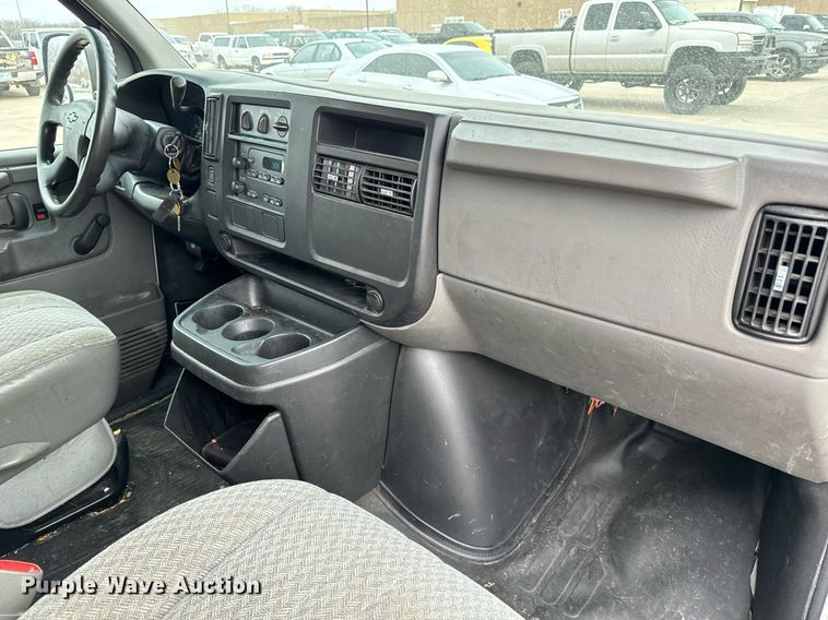 image for item NI9666 2007 Chevrolet  Express 2500 van