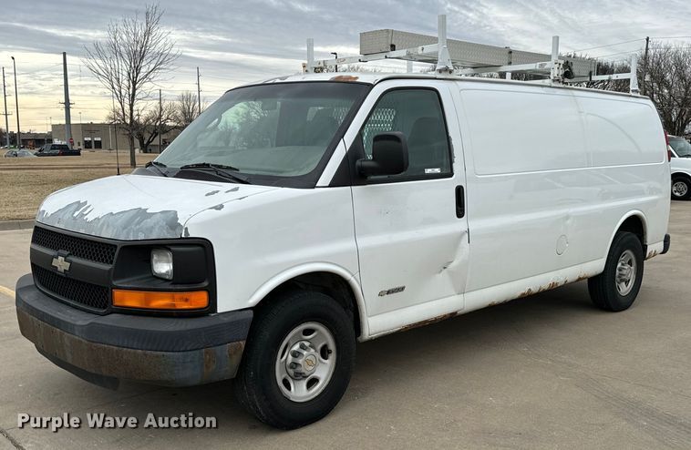 image for item NI9667 2004 Chevrolet Express 3500 van