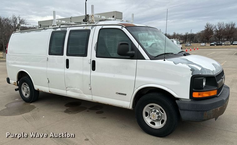 image for item NI9667 2004 Chevrolet Express 3500 van
