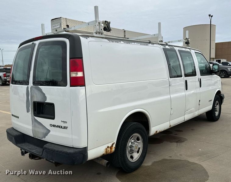 image for item NI9667 2004 Chevrolet Express 3500 van