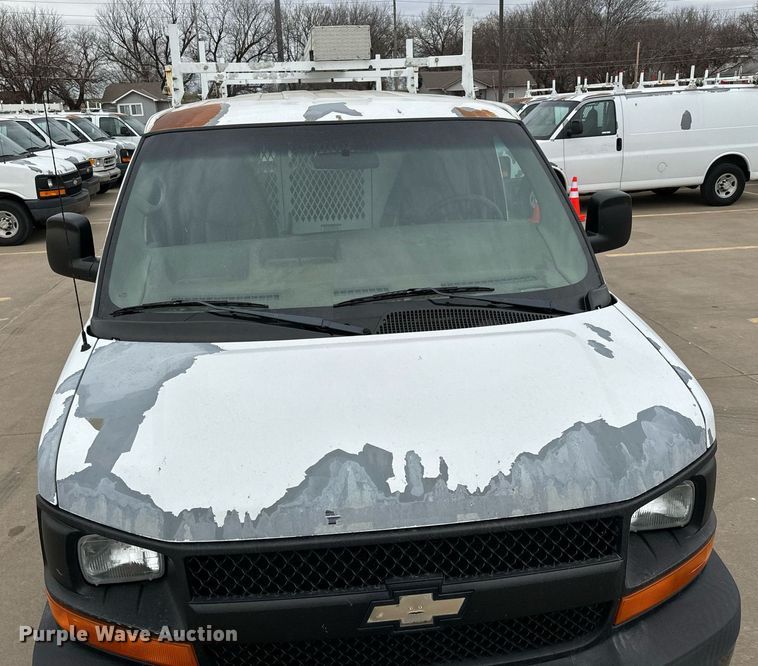 image for item NI9667 2004 Chevrolet Express 3500 van