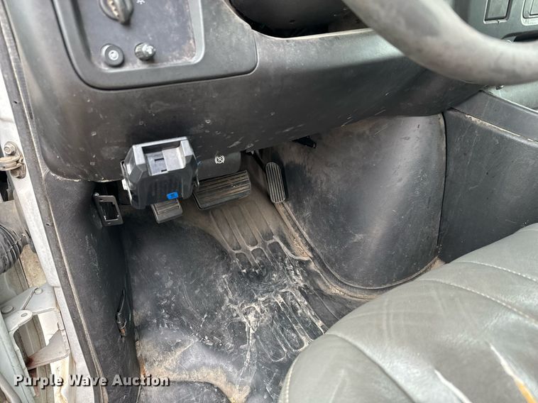 image for item NI9667 2004 Chevrolet Express 3500 van