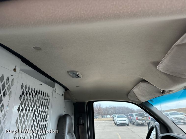 image for item NI9667 2004 Chevrolet Express 3500 van