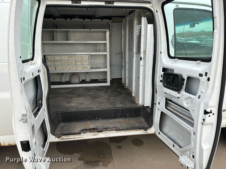 image for item NI9667 2004 Chevrolet Express 3500 van