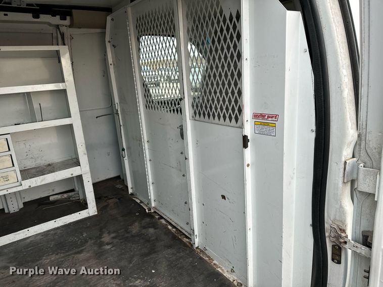 image for item NI9667 2004 Chevrolet Express 3500 van