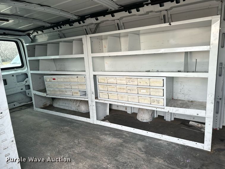 image for item NI9667 2004 Chevrolet Express 3500 van