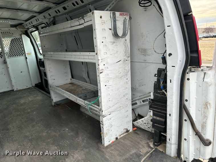 image for item NI9667 2004 Chevrolet Express 3500 van