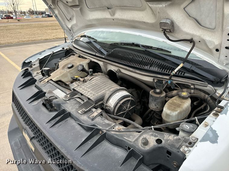 image for item NI9667 2004 Chevrolet Express 3500 van