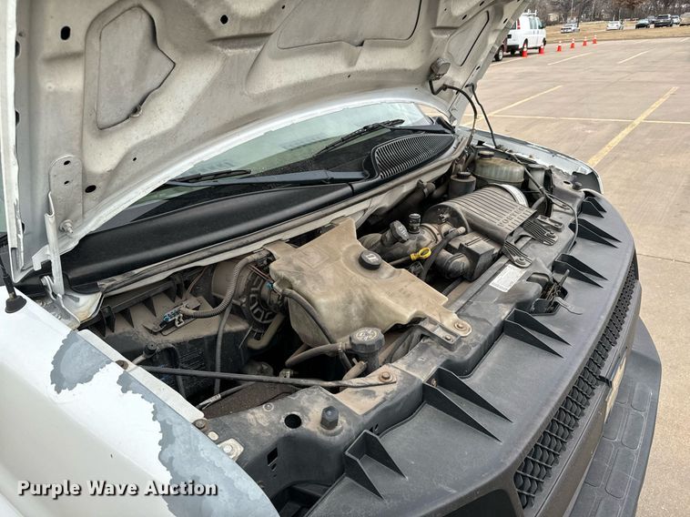 image for item NI9667 2004 Chevrolet Express 3500 van