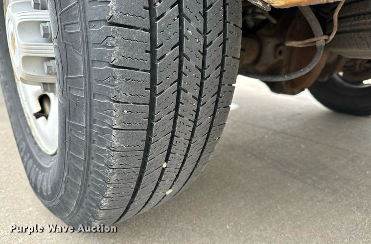 image for item NI9667 2004 Chevrolet Express 3500 van