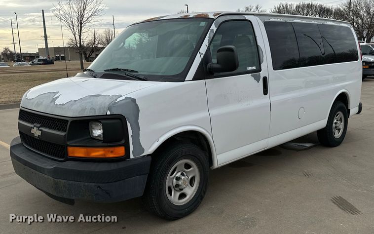 image for item NI9668 2004 Chevrolet Express 1500 van