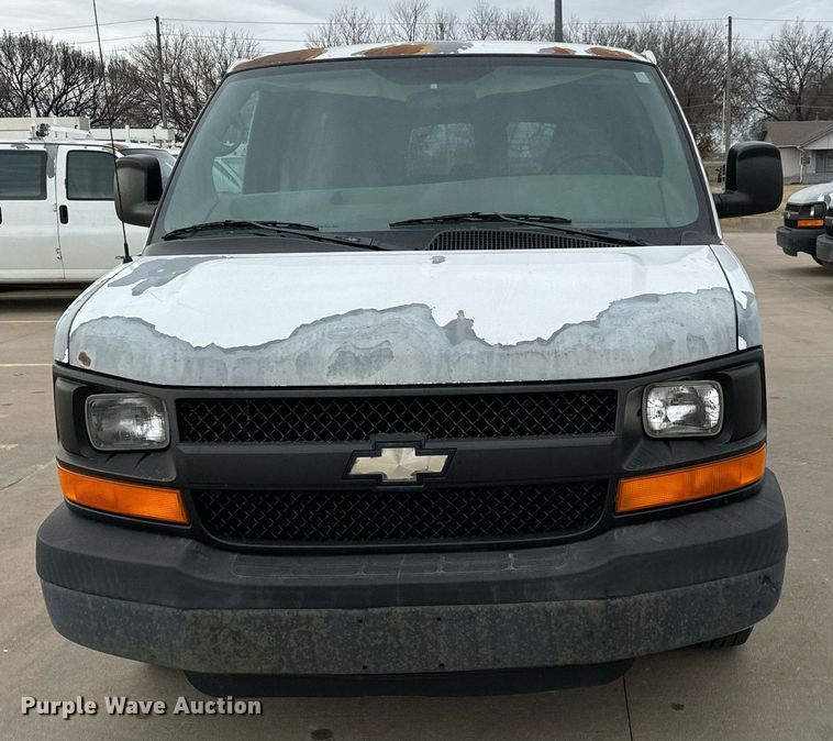 image for item NI9668 2004 Chevrolet Express 1500 van