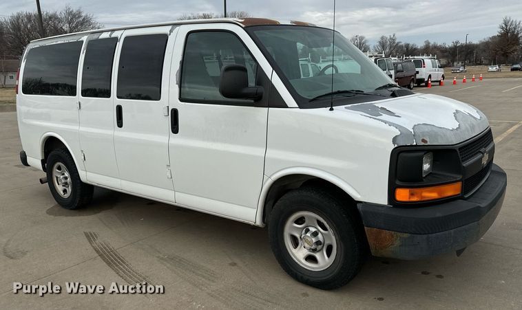 image for item NI9668 2004 Chevrolet Express 1500 van