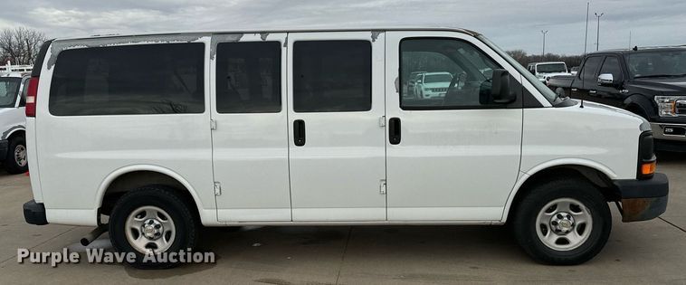 image for item NI9668 2004 Chevrolet Express 1500 van