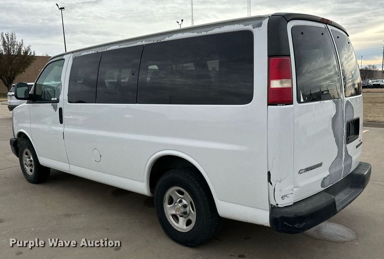 image for item NI9668 2004 Chevrolet Express 1500 van