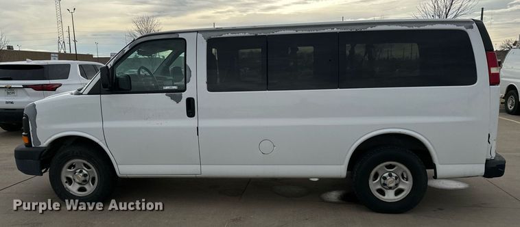 image for item NI9668 2004 Chevrolet Express 1500 van