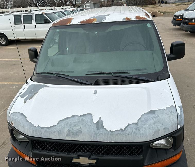 image for item NI9668 2004 Chevrolet Express 1500 van