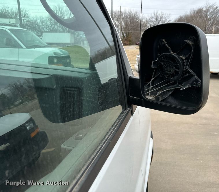 image for item NI9668 2004 Chevrolet Express 1500 van