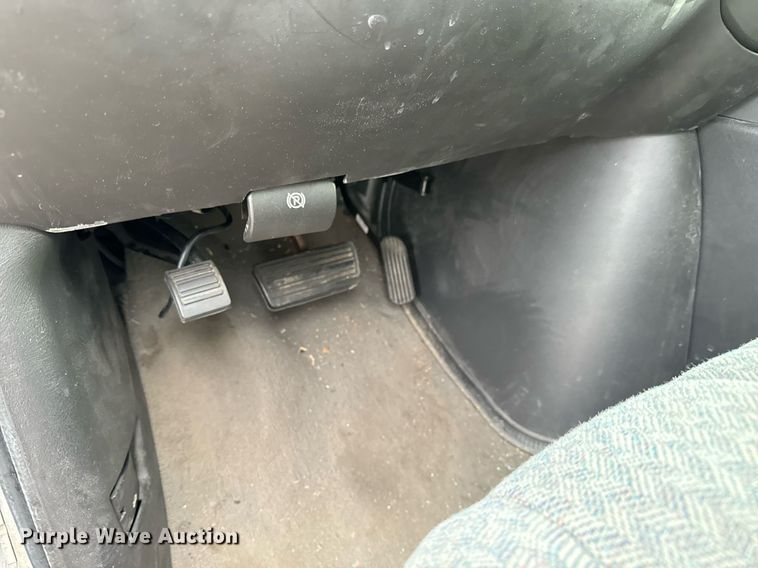 image for item NI9668 2004 Chevrolet Express 1500 van