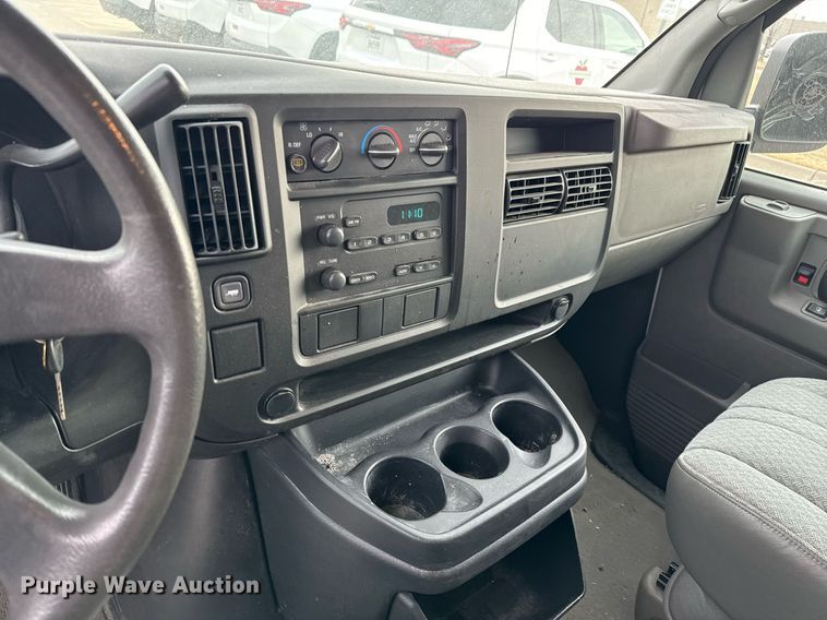 image for item NI9668 2004 Chevrolet Express 1500 van