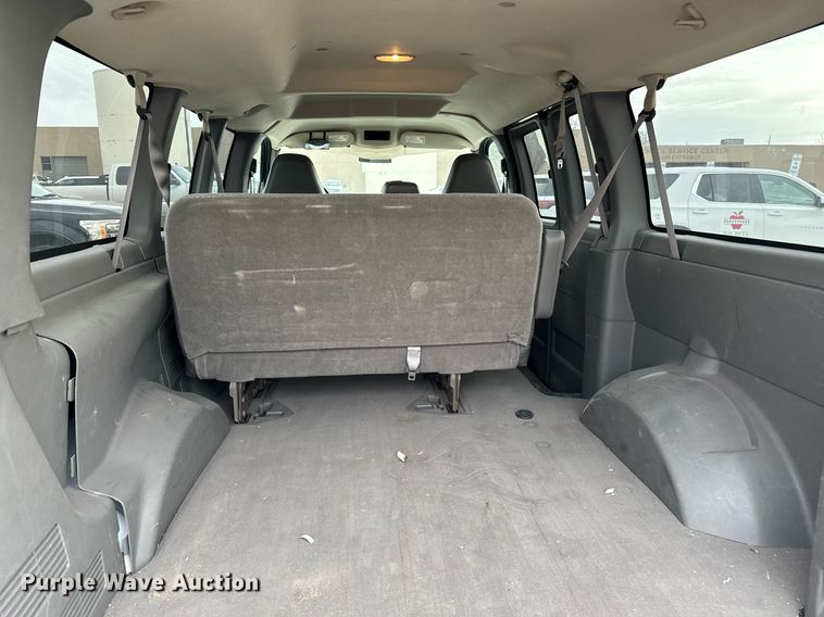 image for item NI9668 2004 Chevrolet Express 1500 van