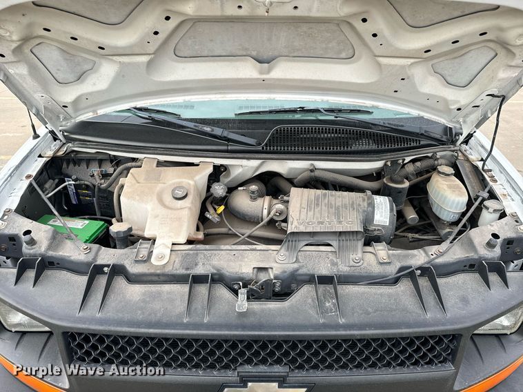 image for item NI9668 2004 Chevrolet Express 1500 van