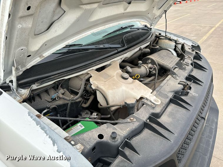 image for item NI9668 2004 Chevrolet Express 1500 van