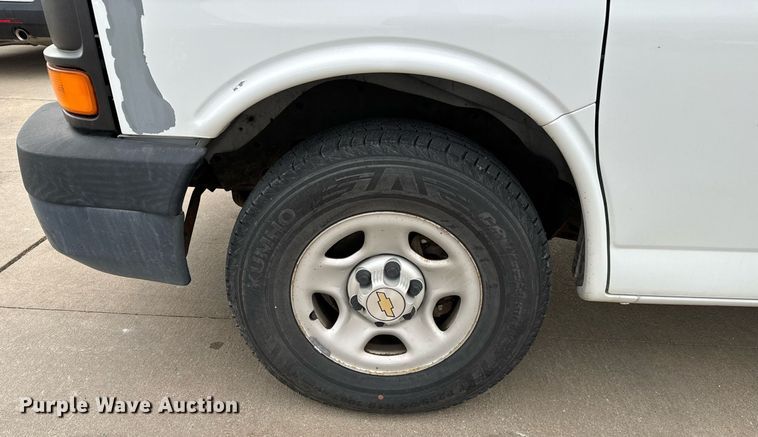 image for item NI9668 2004 Chevrolet Express 1500 van