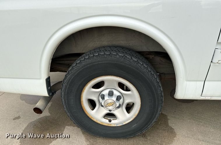 image for item NI9668 2004 Chevrolet Express 1500 van