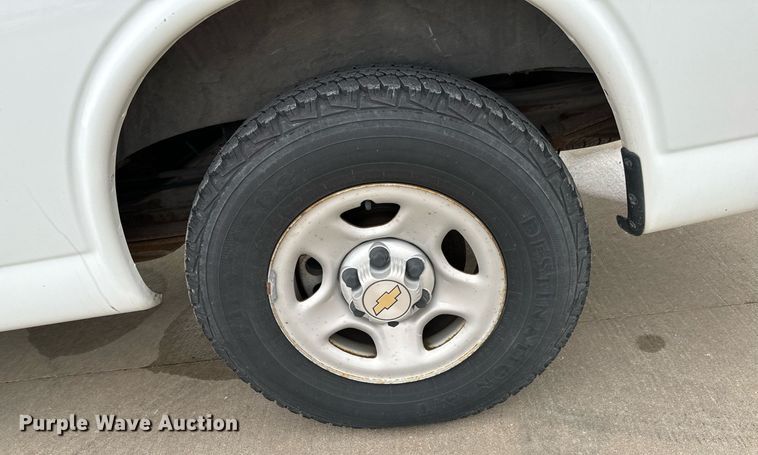 image for item NI9668 2004 Chevrolet Express 1500 van