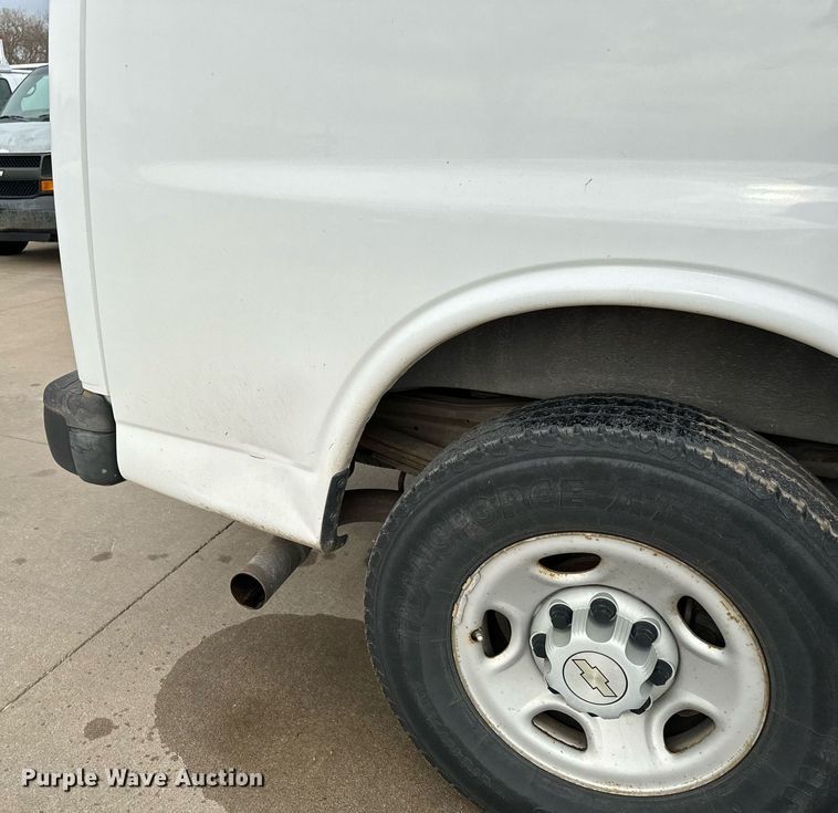 image for item NI9669 2008 Chevrolet Express 2500 van