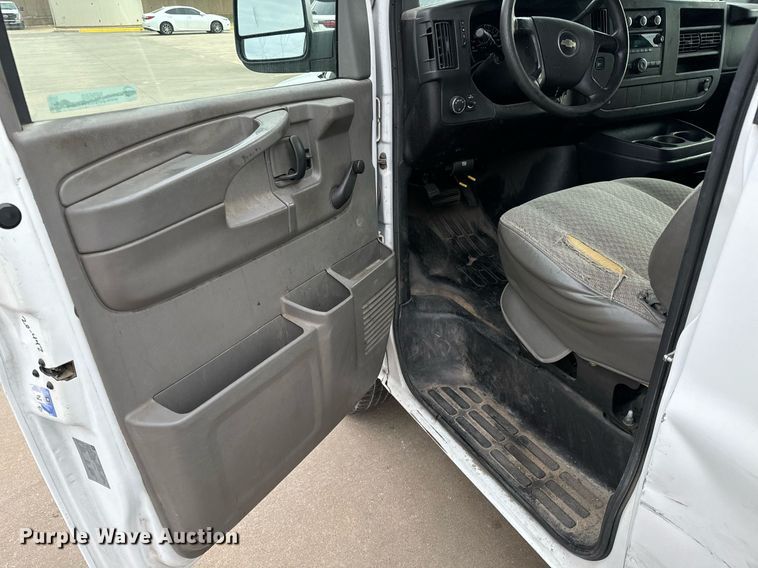 image for item NI9669 2008 Chevrolet Express 2500 van