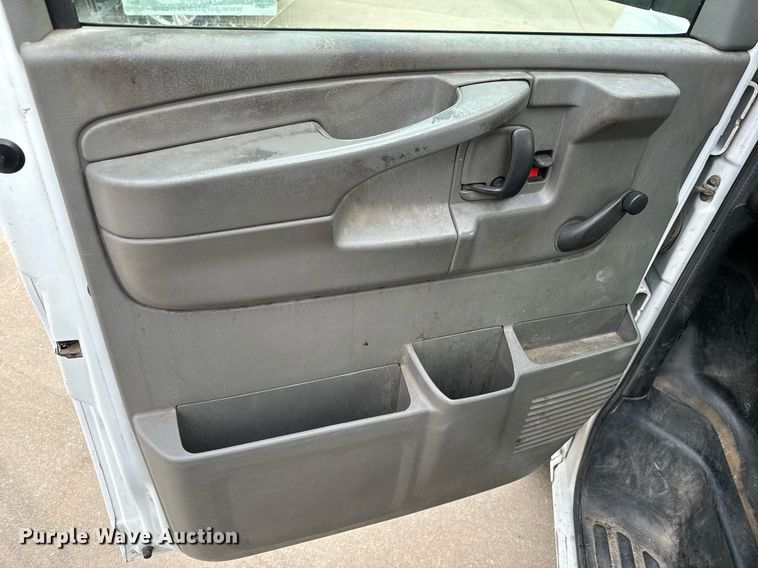 image for item NI9669 2008 Chevrolet Express 2500 van