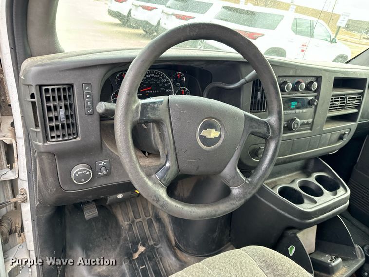 image for item NI9669 2008 Chevrolet Express 2500 van