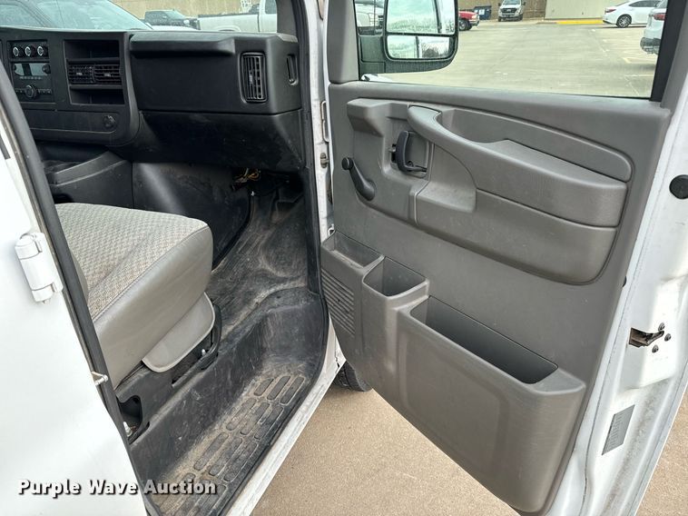 image for item NI9669 2008 Chevrolet Express 2500 van