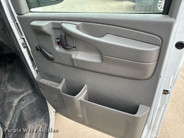 image for item NI9669 2008 Chevrolet Express 2500 van