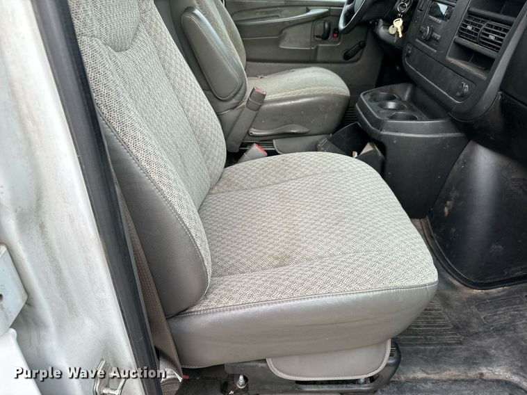 image for item NI9669 2008 Chevrolet Express 2500 van